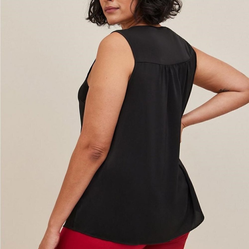 Torrid - Studio Crepe de Chine Woven Metal Keyhole Tank in Deep Black​​​​​​​​​​ - Picture 11 of 13
